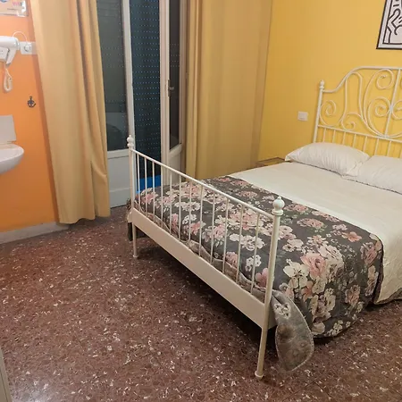 Pisa Train Station Hostel-3
